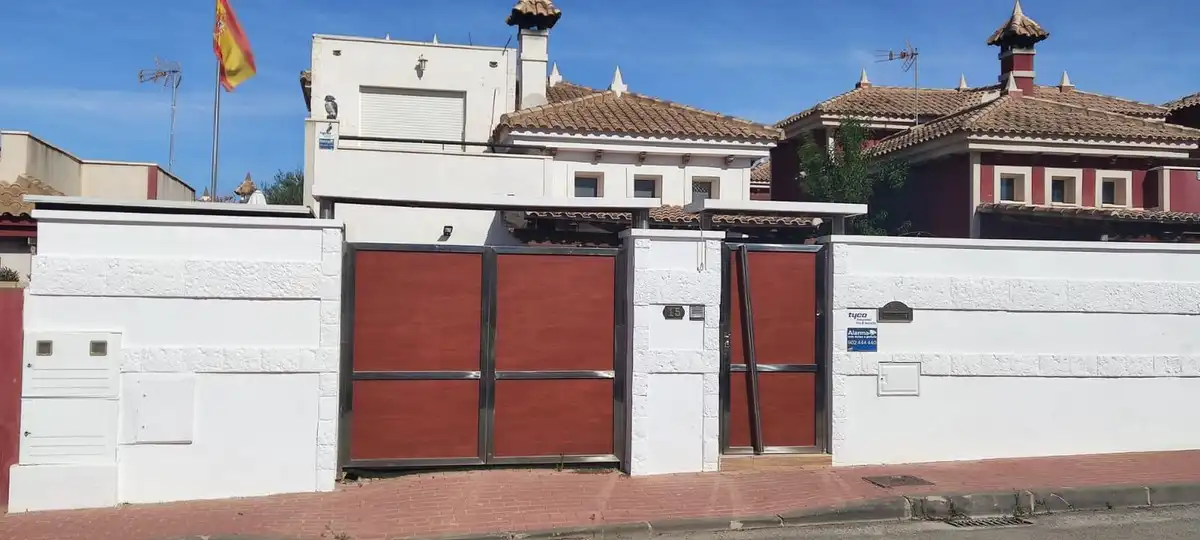 Vista exterior de Casa o xalet en venda en Murcia amb Aire condicionat, Jardí privat i Terrassa