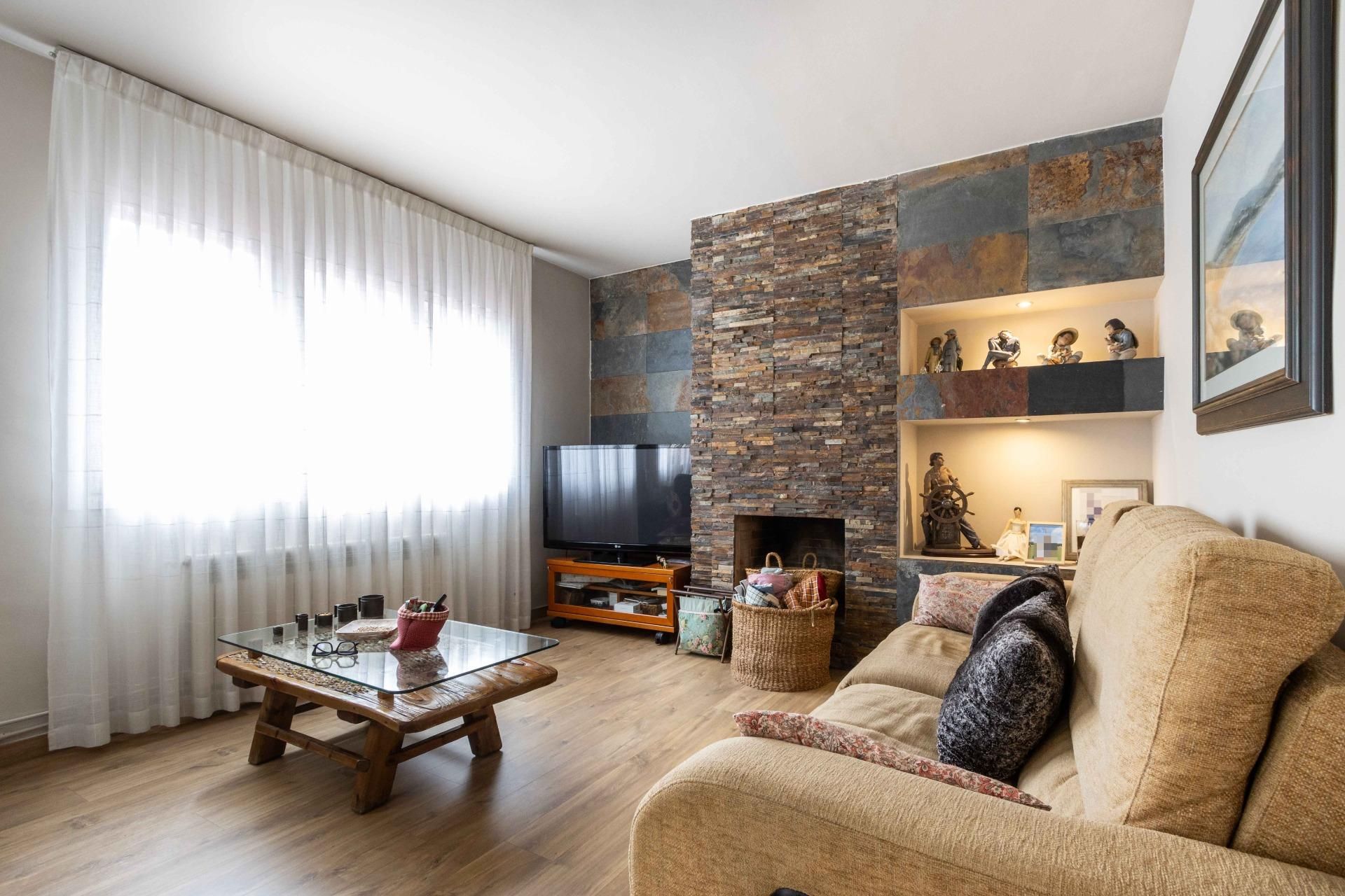 Sala d'estar de Casa o xalet en venda en Sabadell amb Aire condicionat, Calefacció i Jardí privat