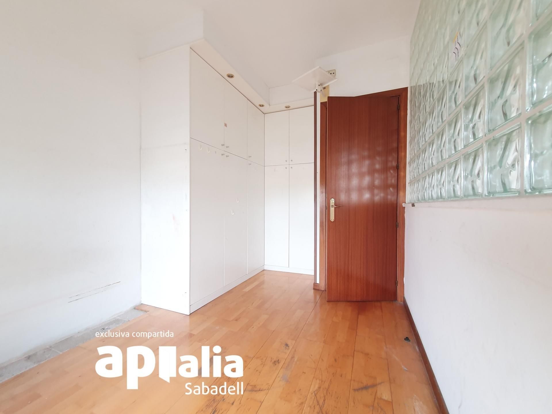 Bedroom of Flat for sale in Sabadell  with Parquet flooring, Terrace and Balcony