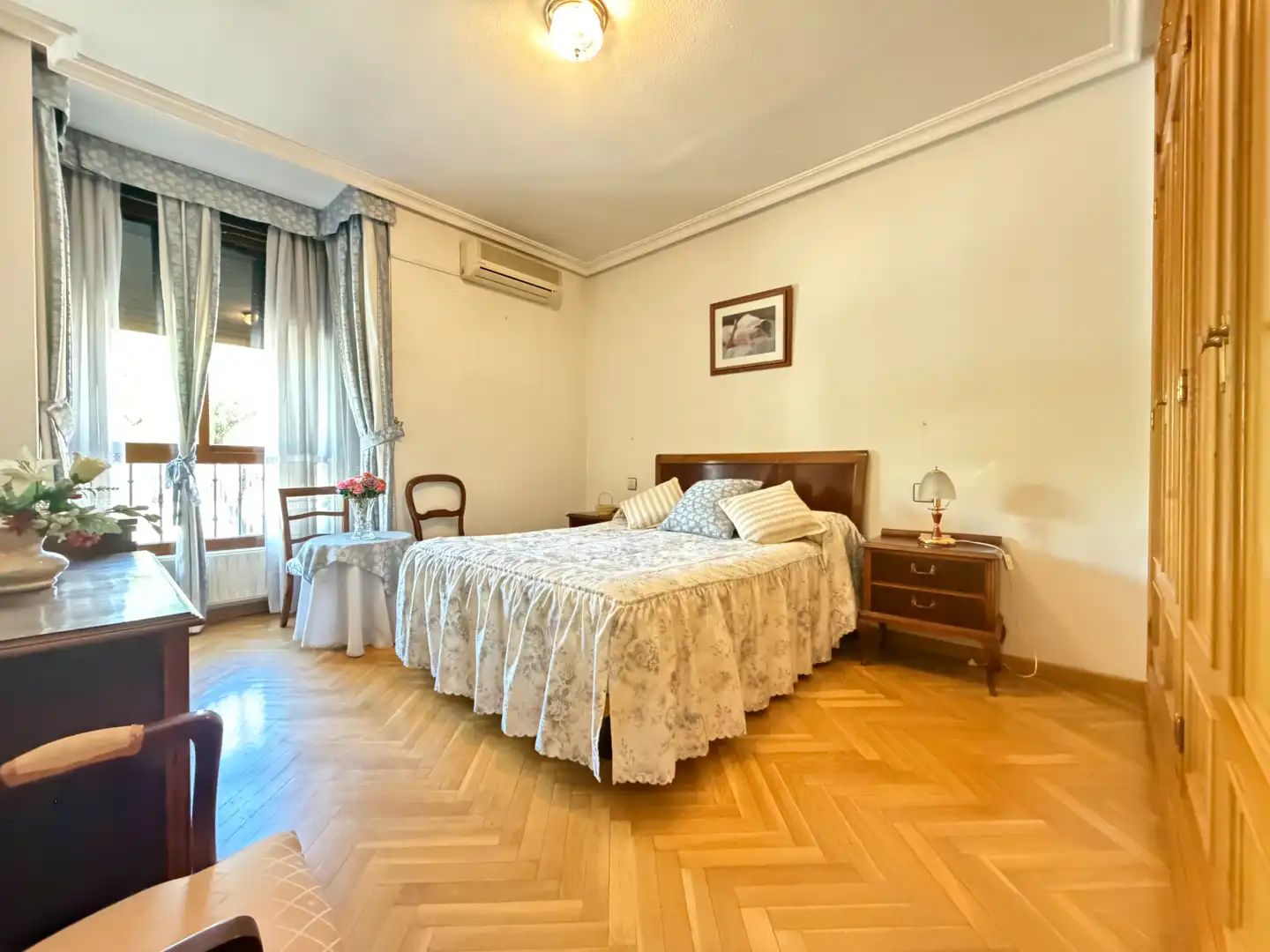 Bedroom of Flat for sale in Madrid  with Air Conditioner, Heating and Parquet flooring