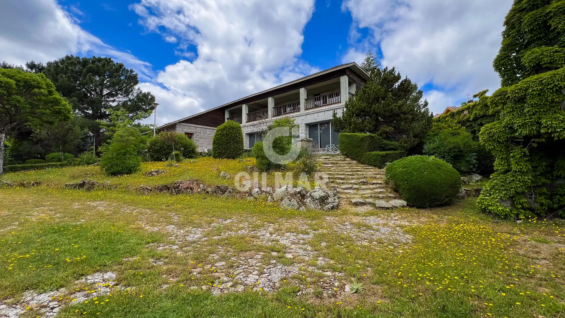 Vista exterior de Casa o xalet en venda en Guadarrama amb Calefacció, Jardí privat i Piscina