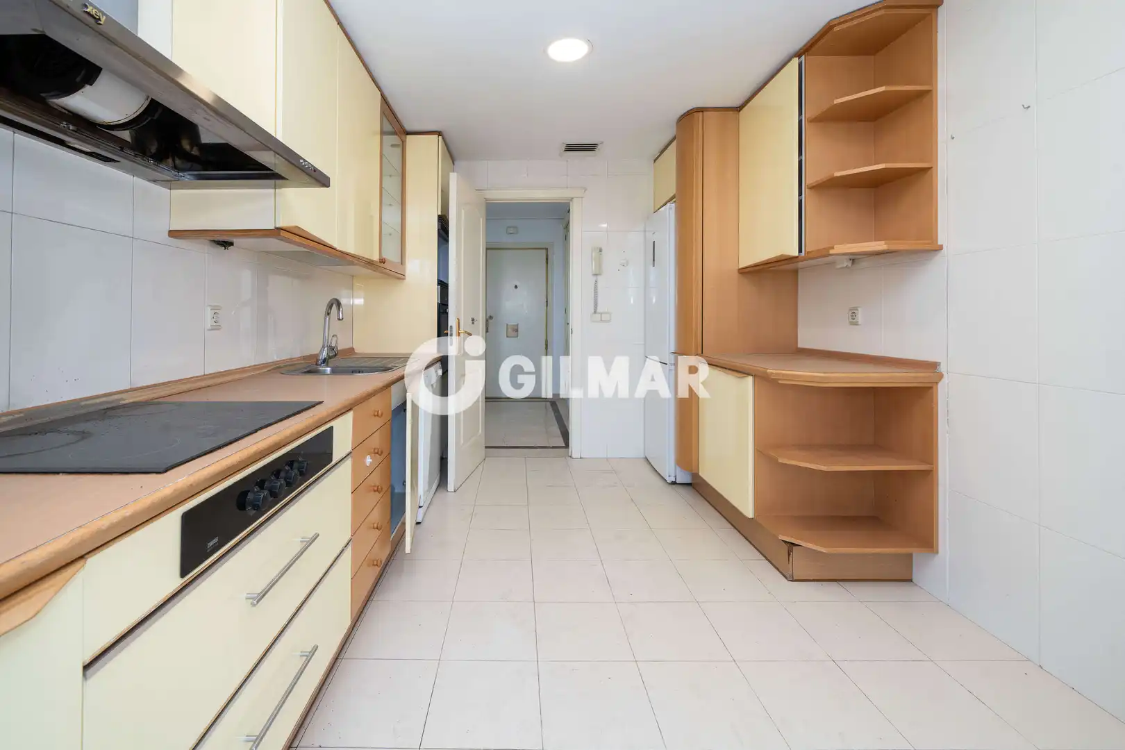 Kitchen of Flat for sale in Madrid  with Heating, Private garden and Storage room