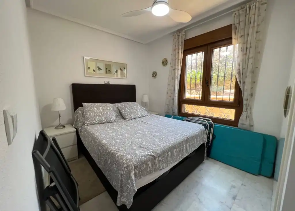 Dormitori de Casa o xalet en venda en Alicante / Alacant amb Aire condicionat, Calefacció i Jardí privat