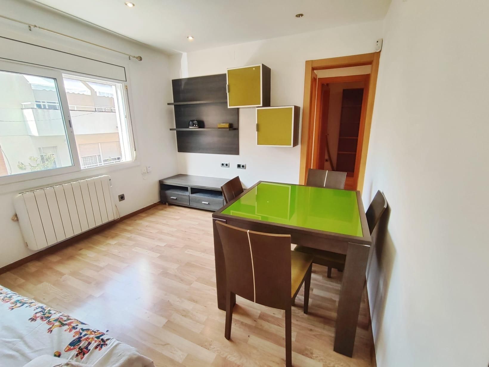 Habitación de Piso en venta en Sabadell con Parquet, Trastero y Alarma