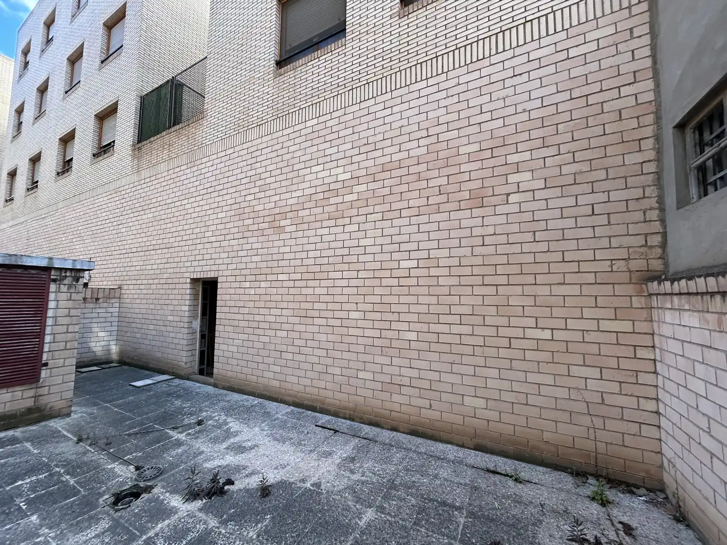 Exterior view of Commercial properties for sale in Zaragoza