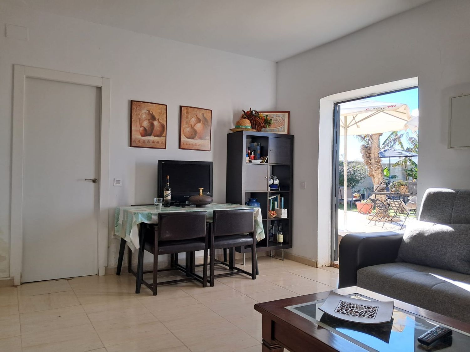 Sala d'estar de Casa o xalet en venda en Dos Hermanas amb Jardí privat i Piscina comunitària