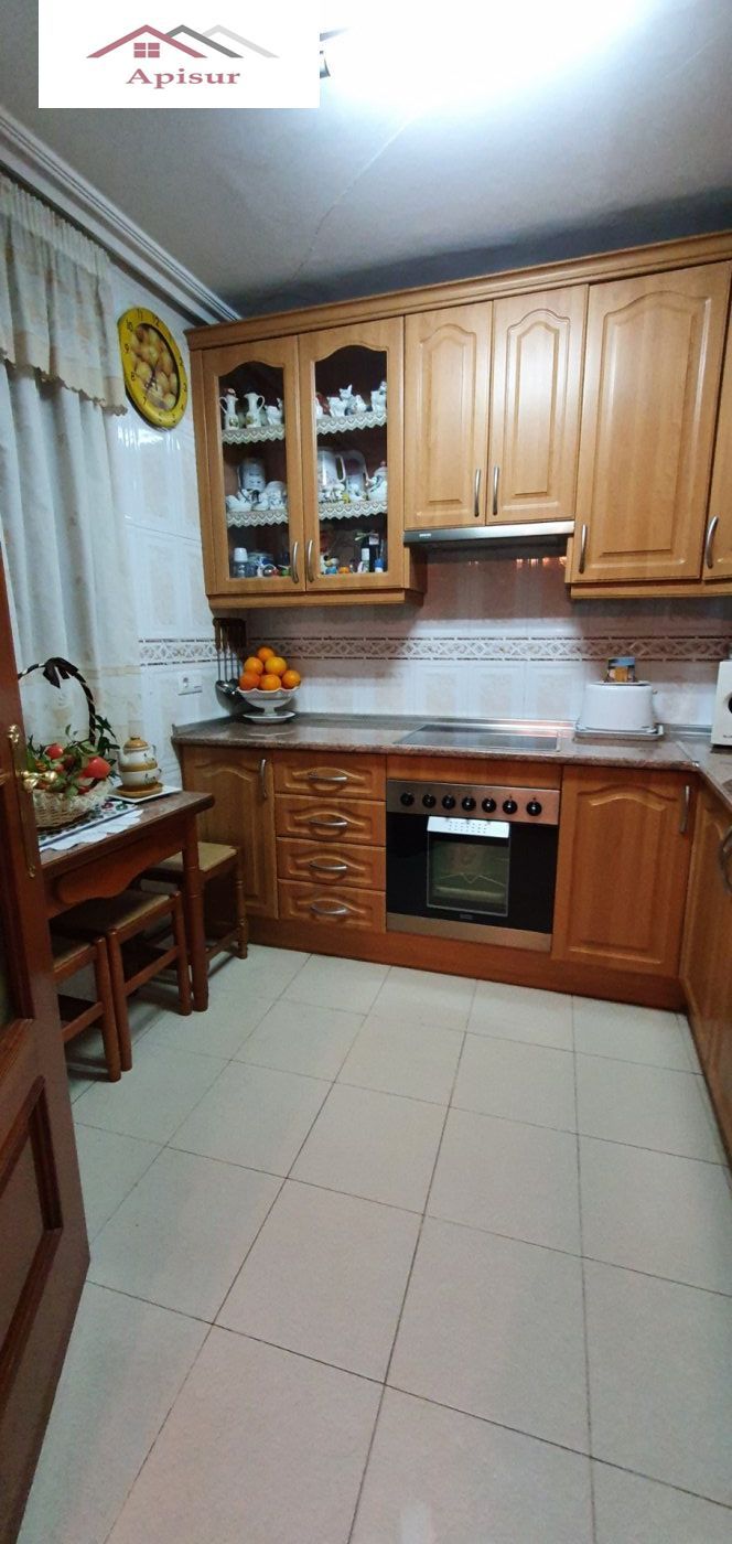 Cuina de Casa o xalet en venda en  Jaén Capital