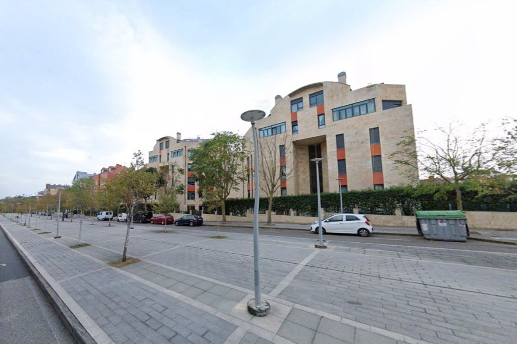 Pis en venda a Avenida Doctor Diego Madrazo, Valdenoja