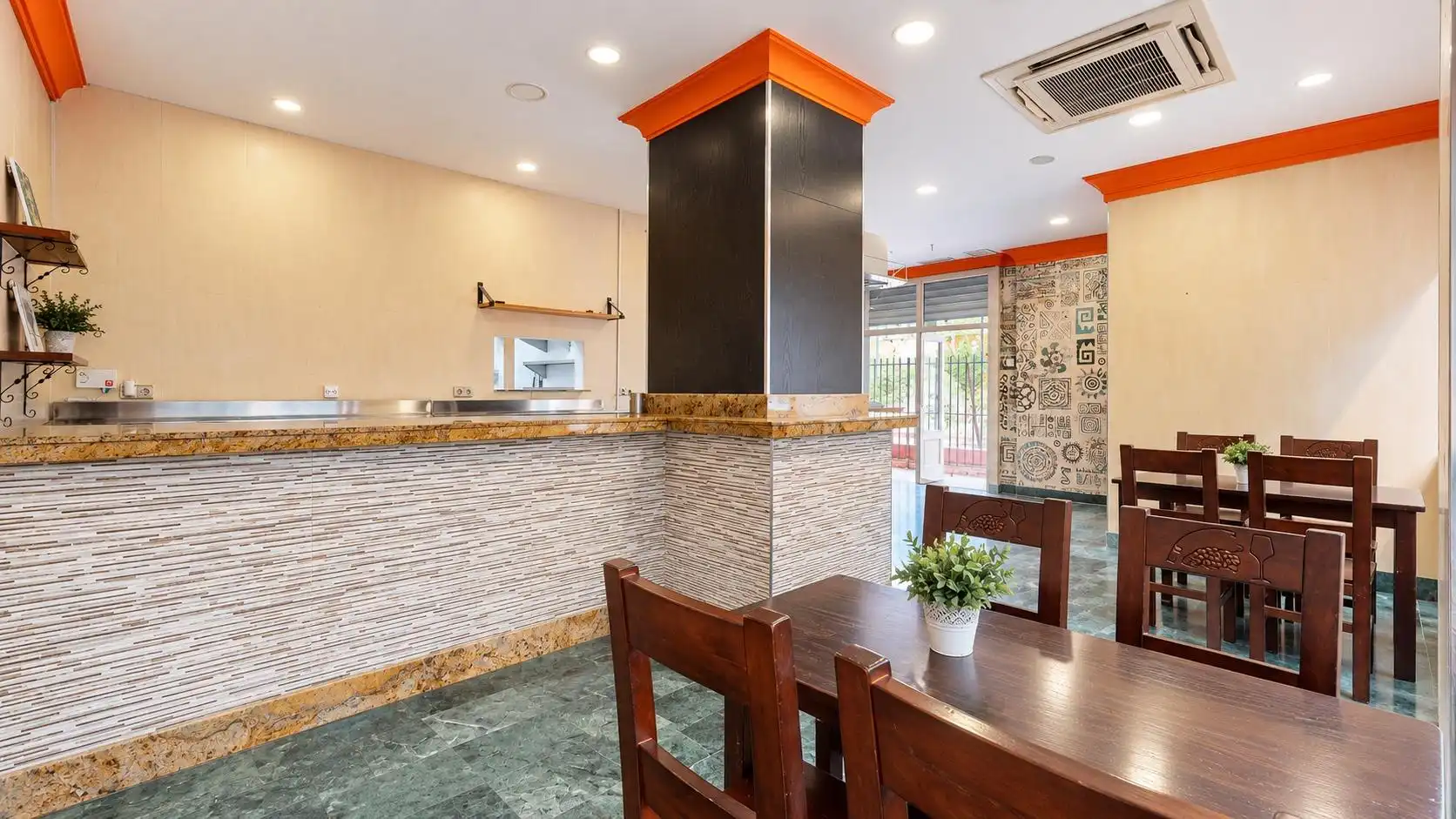 Cocina de Local en venta en Granada con Aire acondicionado y Amueblado
