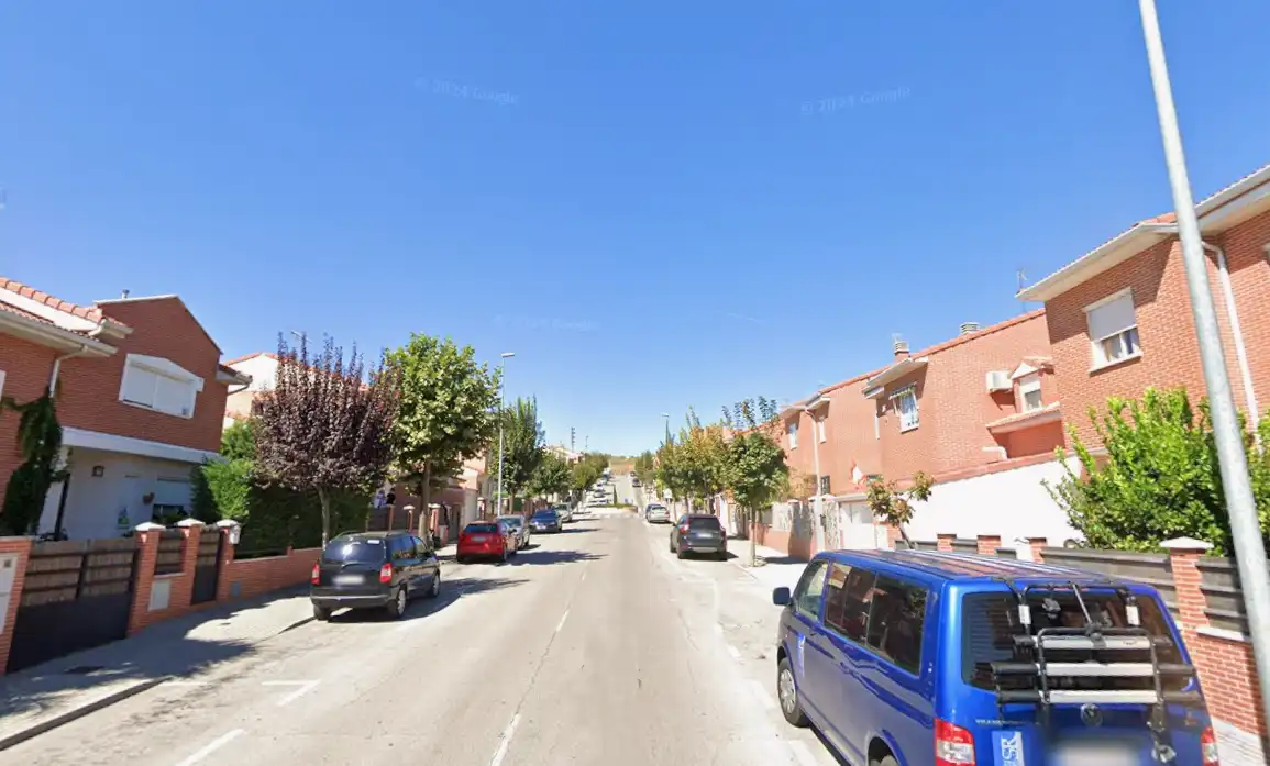 Vista exterior de Casa adosada en venta en Cabanillas del Campo con Trastero y Piscina