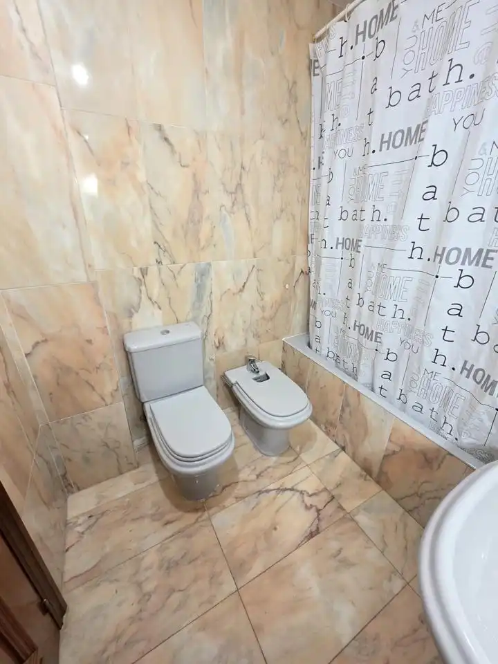 Baño de Piso en venta en Zaragoza con Aire acondicionado, Calefacción y Jardín privado