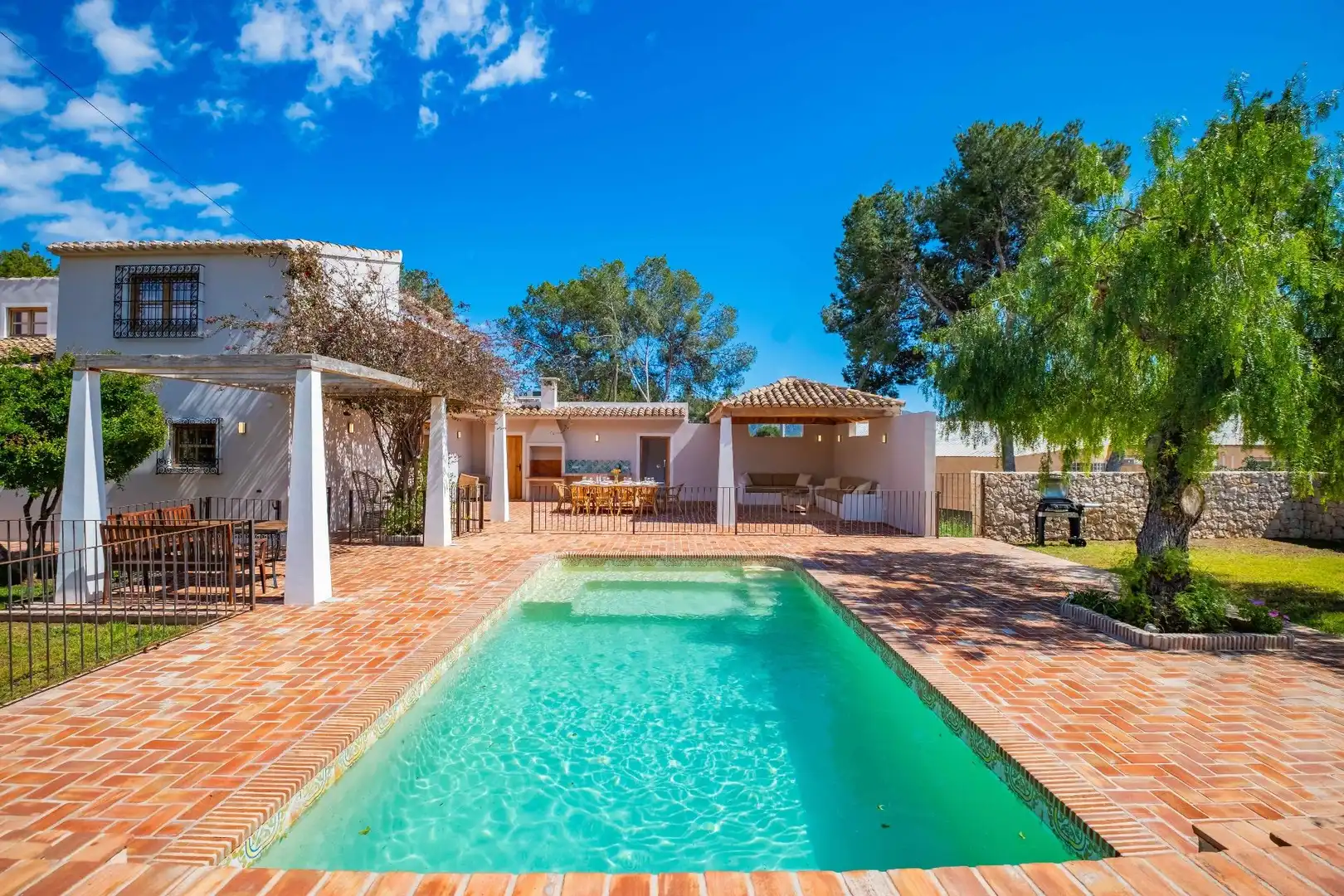 Swimming pool of Houses for sale in L'Alfàs del Pi  with Air Conditioner, Heating and Private garden
