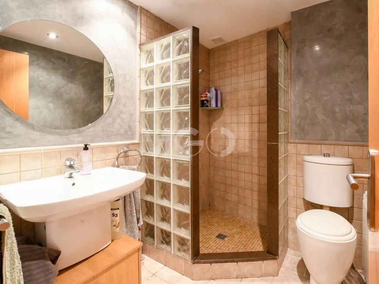 Bathroom of Flat for sale in Vic  with Heating, Terrace and Storage room