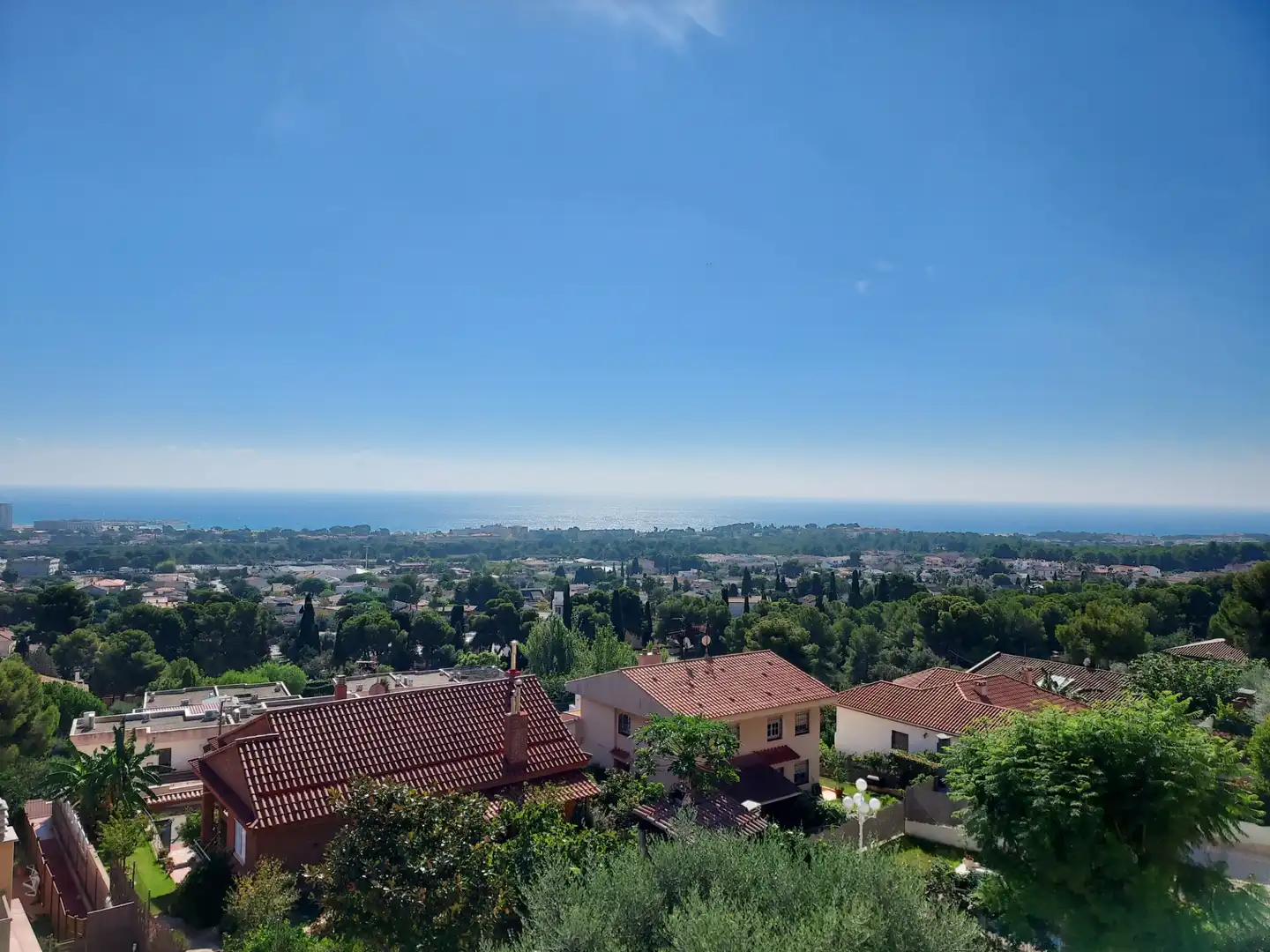 Vista exterior de Casa adosada en venta en El Vendrell con Jardín privado, Terraza y Piscina