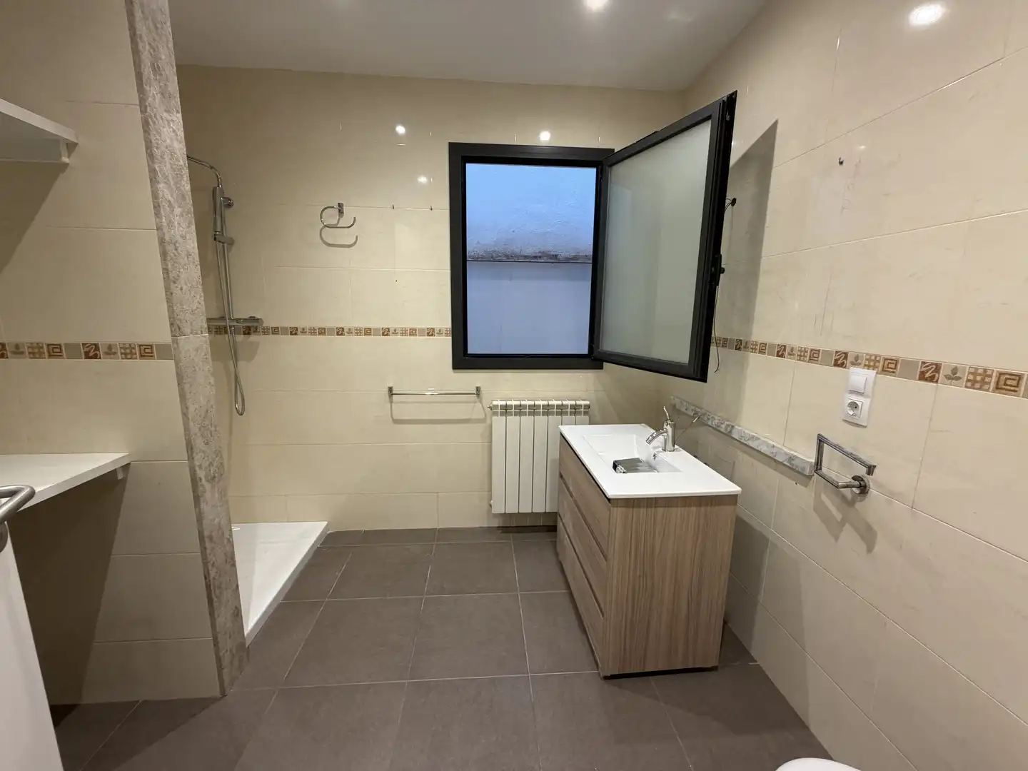 Bathroom of Flat for sale in Tàrrega  with Heating, Terrace and Balcony