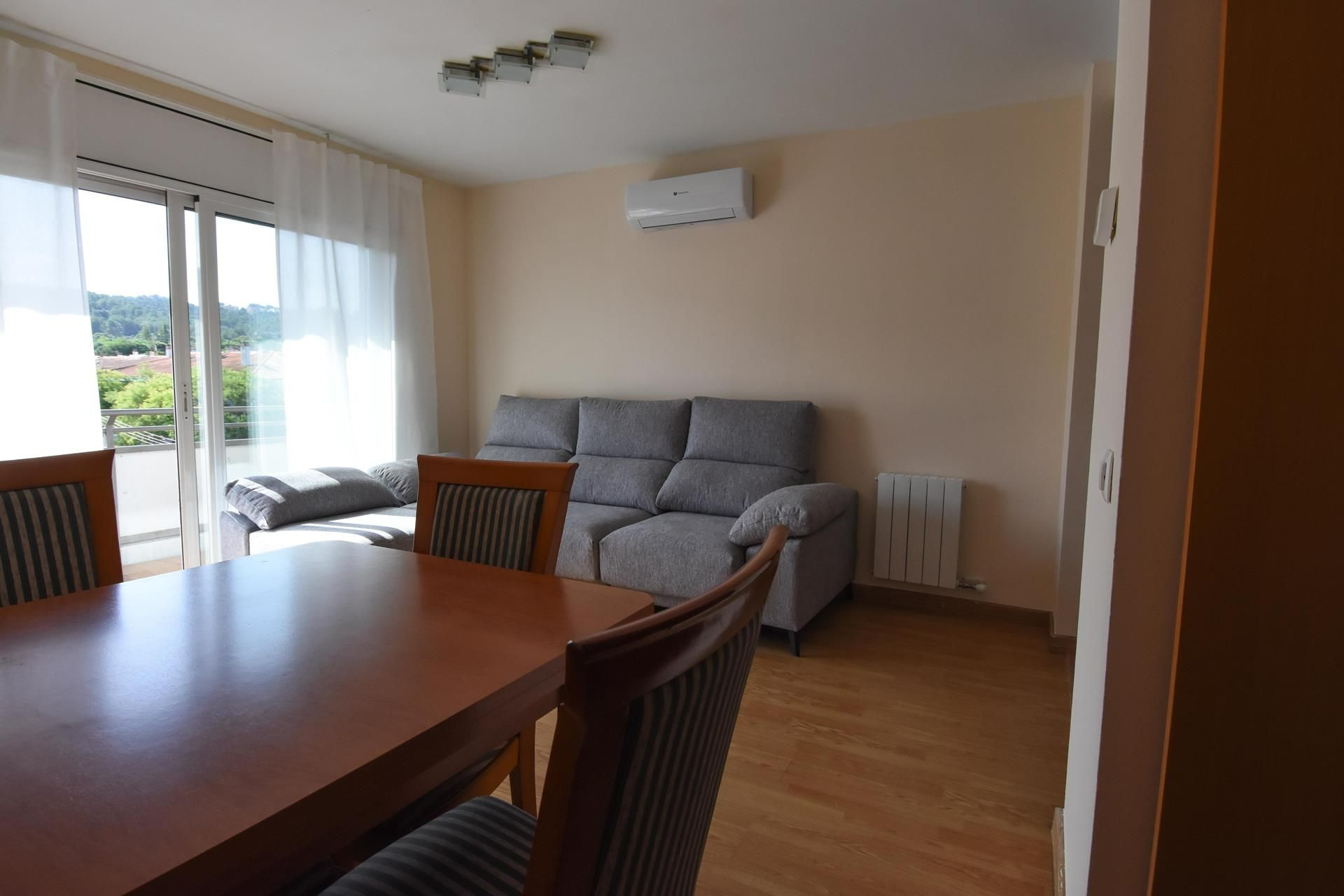 Sala d'estar de Pis de lloguer en Girona Capital amb Aire condicionat, Calefacció i Terrassa
