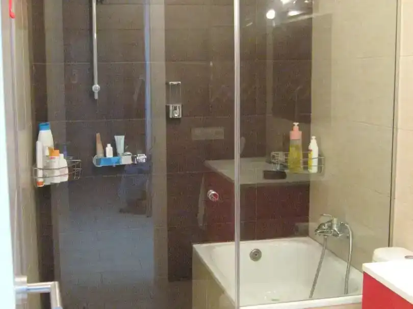 Bany de Pis en venda en Paracuellos de Jarama amb Jardí privat, Traster i Piscina