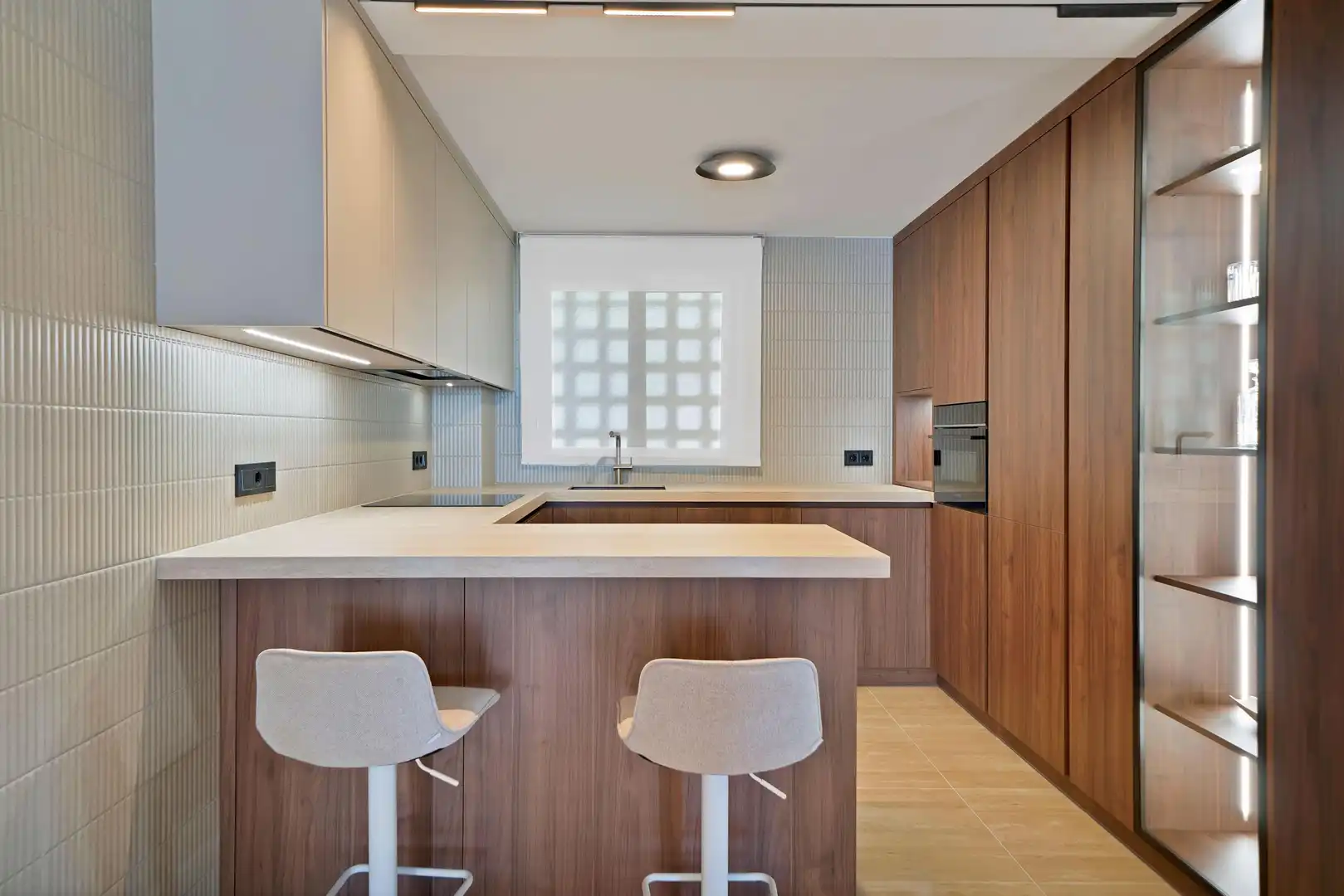 Cocina de Apartamento en venta en Marbella con Jardín privado, Alarma y Piscina comunitaria