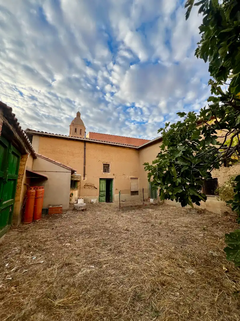 Vista exterior de Finca rústica en venda en Mayorga amb Jardí privat i Traster