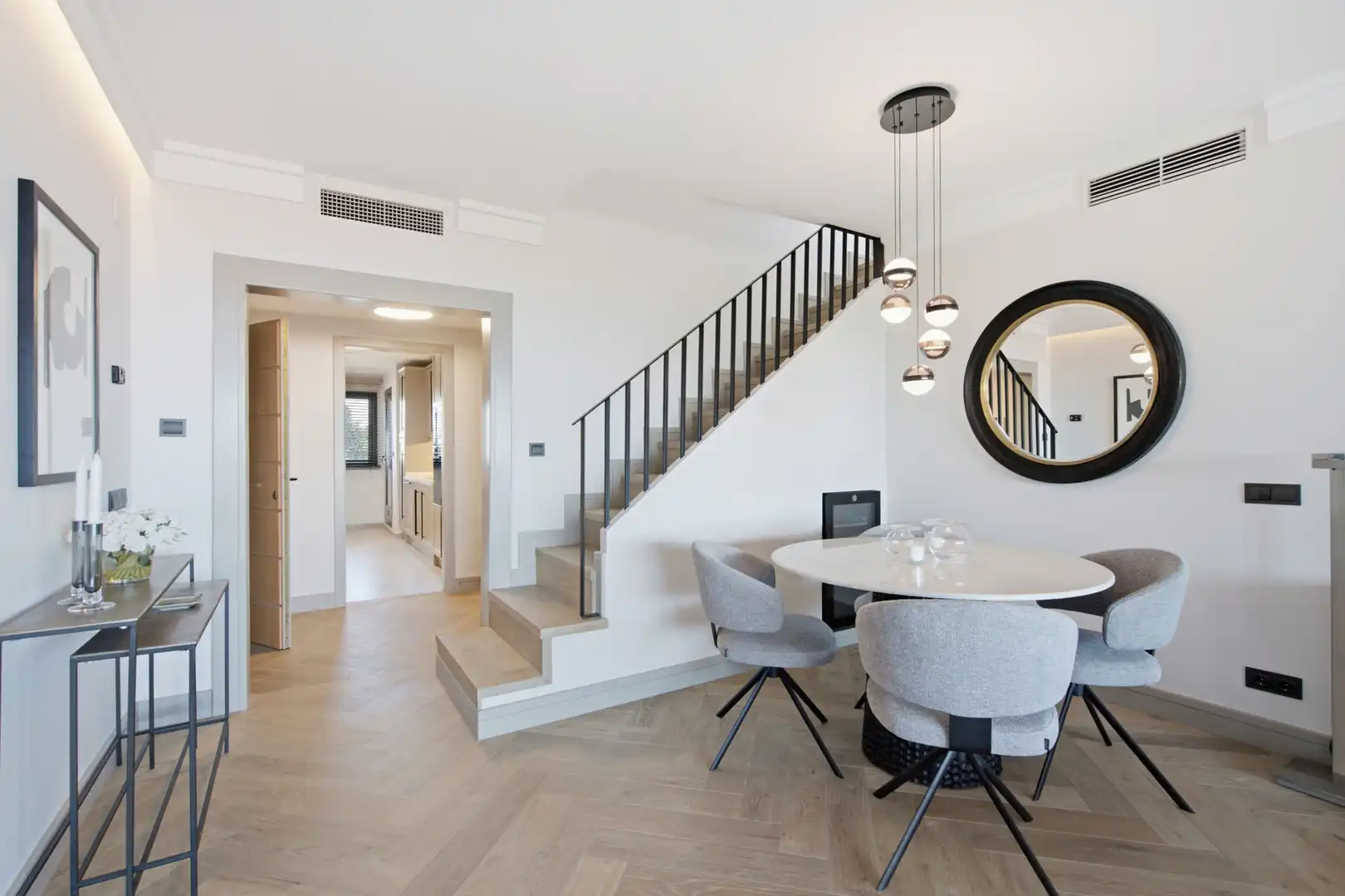 Comedor de Ático en venta en Estepona con Terraza, Piscina y Piscina comunitaria