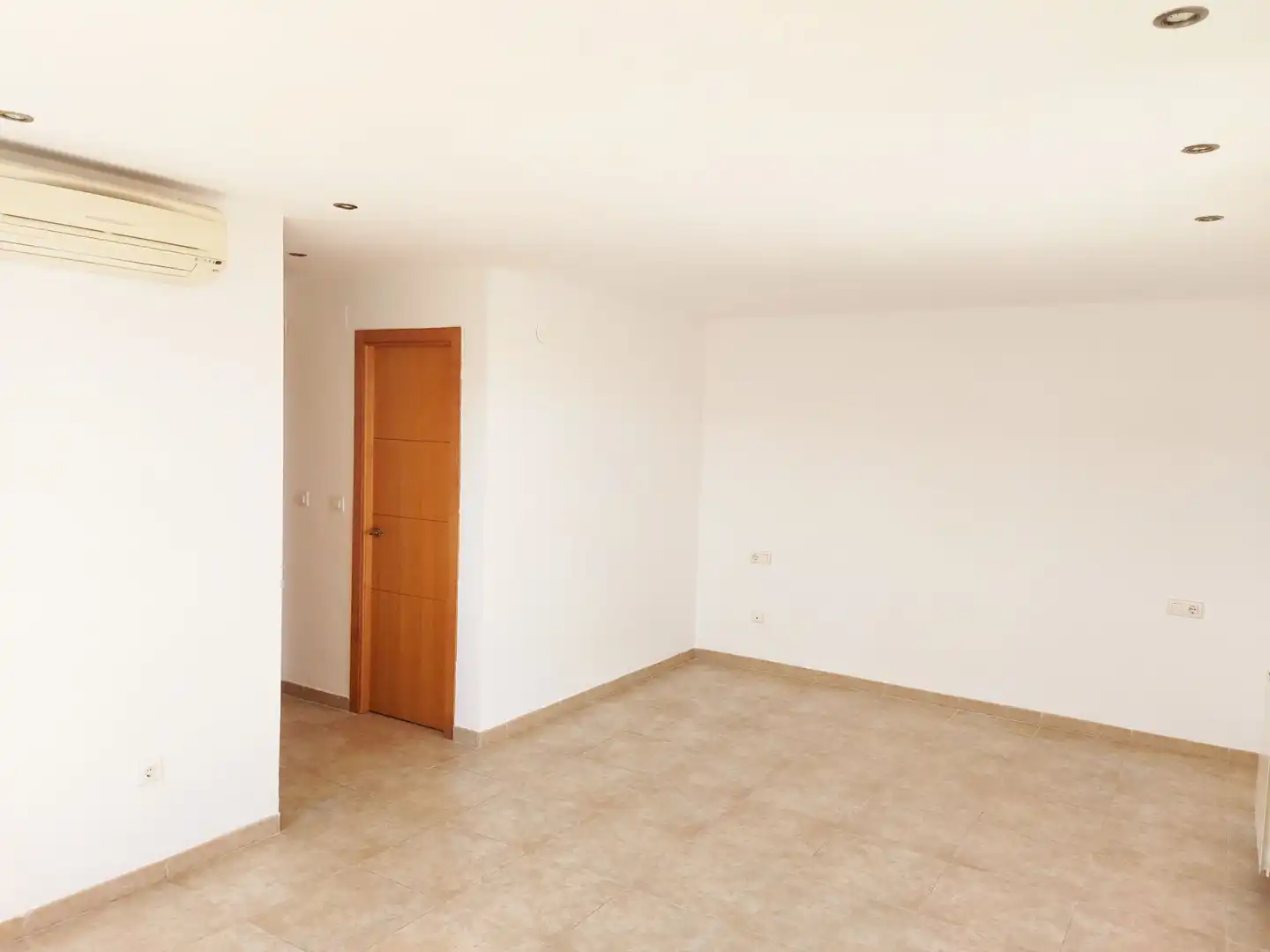 Houses for sale in La Pobla de Vallbona  with Air Conditioner, Heating and Private garden