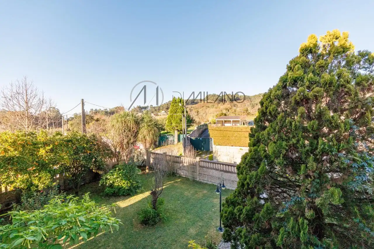 Jardí de Casa o xalet en venda en Nigrán amb Calefacció, Jardí privat i Terrassa