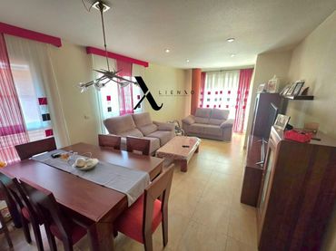 Piso con balcón en venta en Calle Mayor