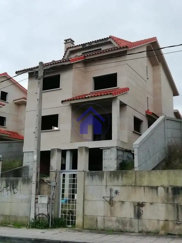 Vista exterior de Casa o xalet en venda en Vigo  amb Calefacció, Jardí privat i Traster