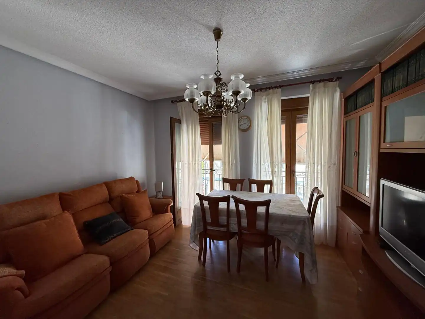 Living room of Flat for rent in Salamanca  with Air Conditioner, Heating and Parquet flooring