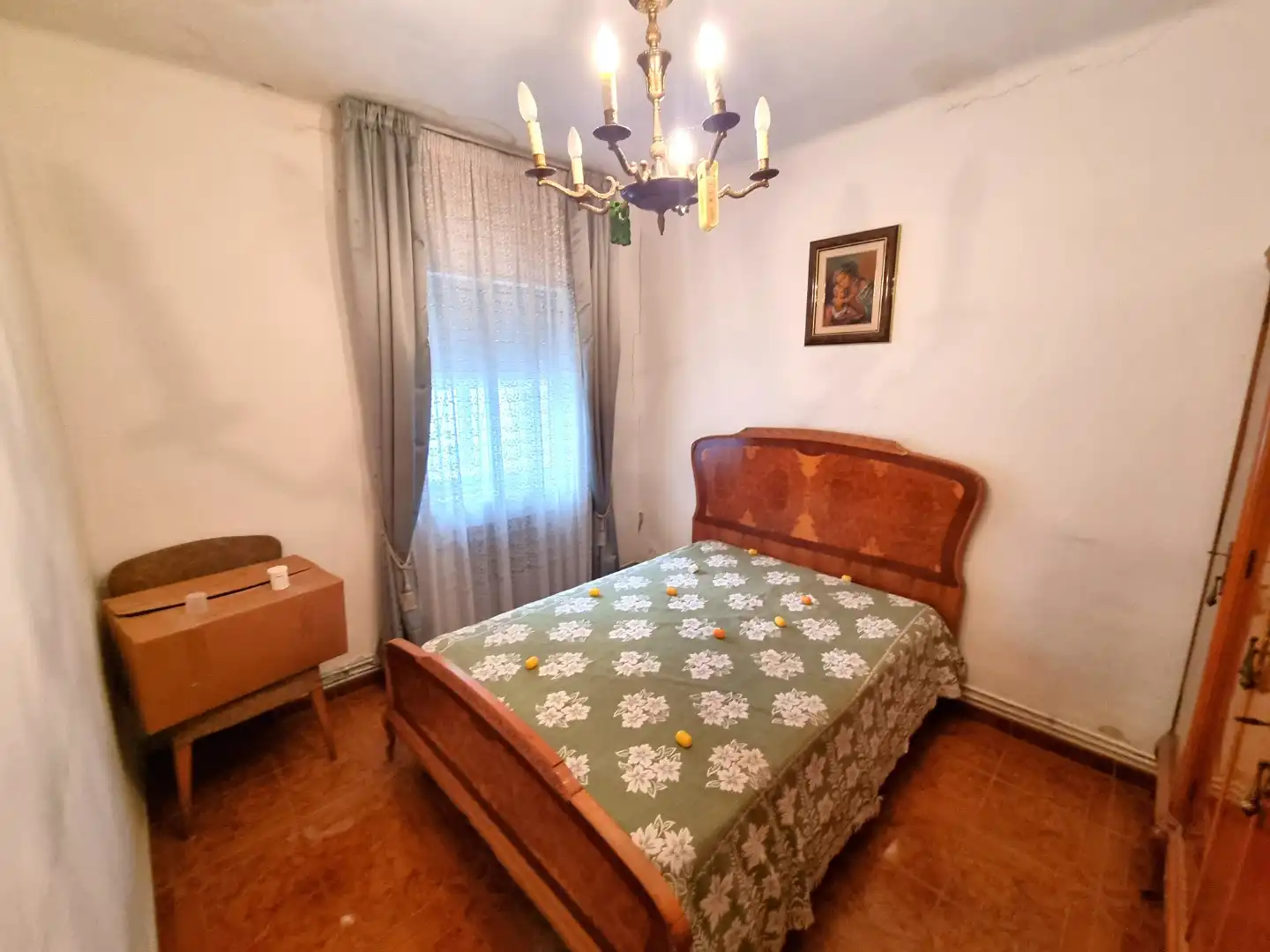 Dormitori de Casa adosada en venda en Burgos amb Jardí privat