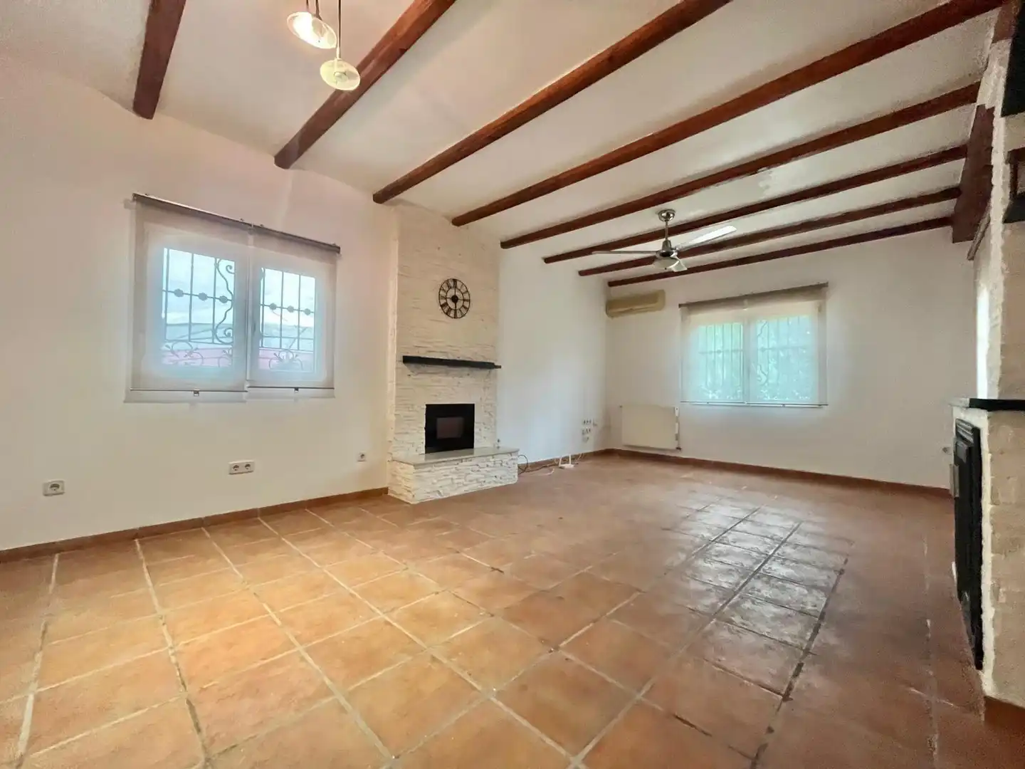 Sala d'estar de Casa o xalet en venda en Torrevieja amb Aire condicionat, Calefacció i Jardí privat