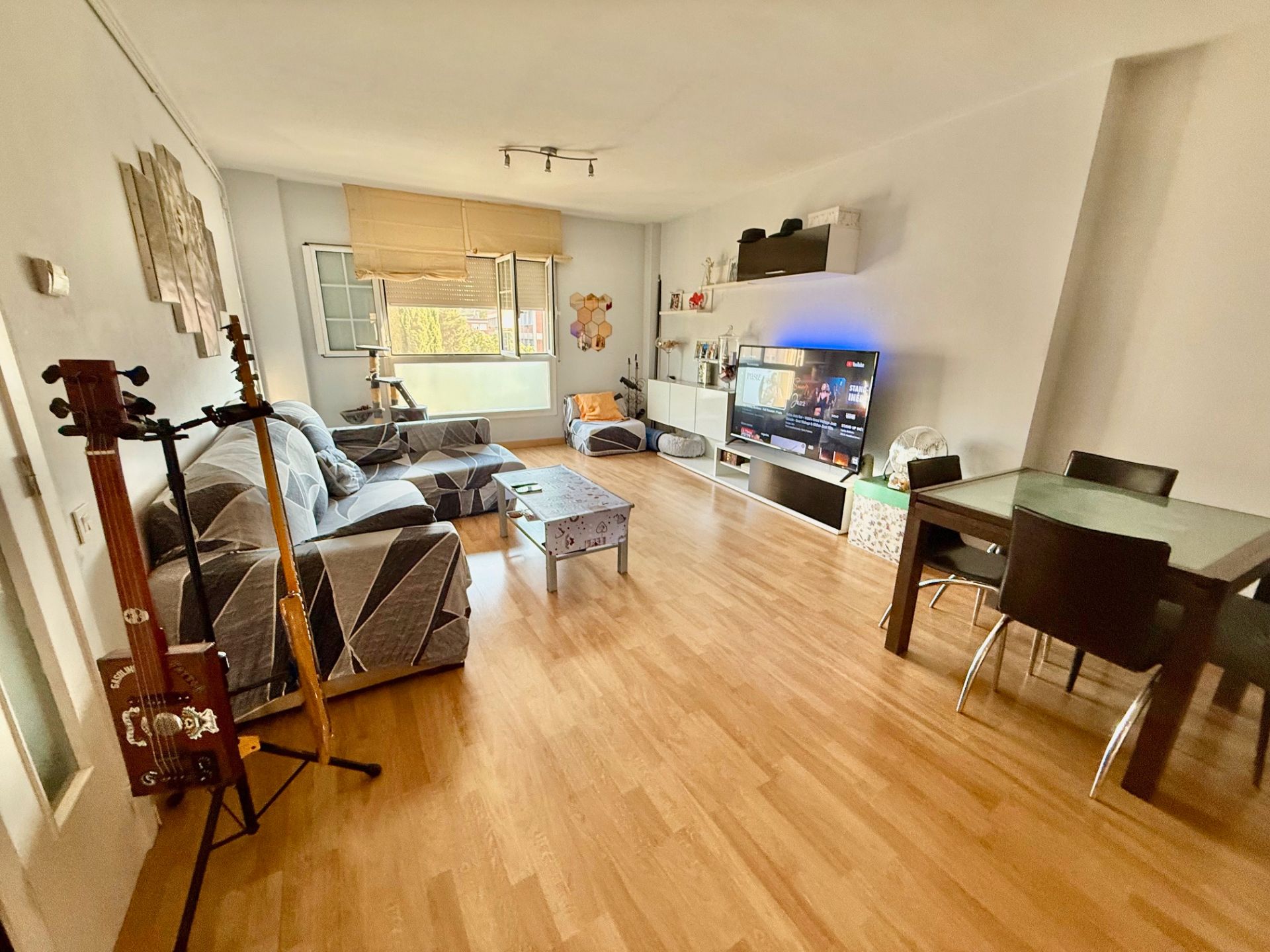 Sala d'estar de Pis en venda en  Barcelona Capital amb Calefacció i Parquet
