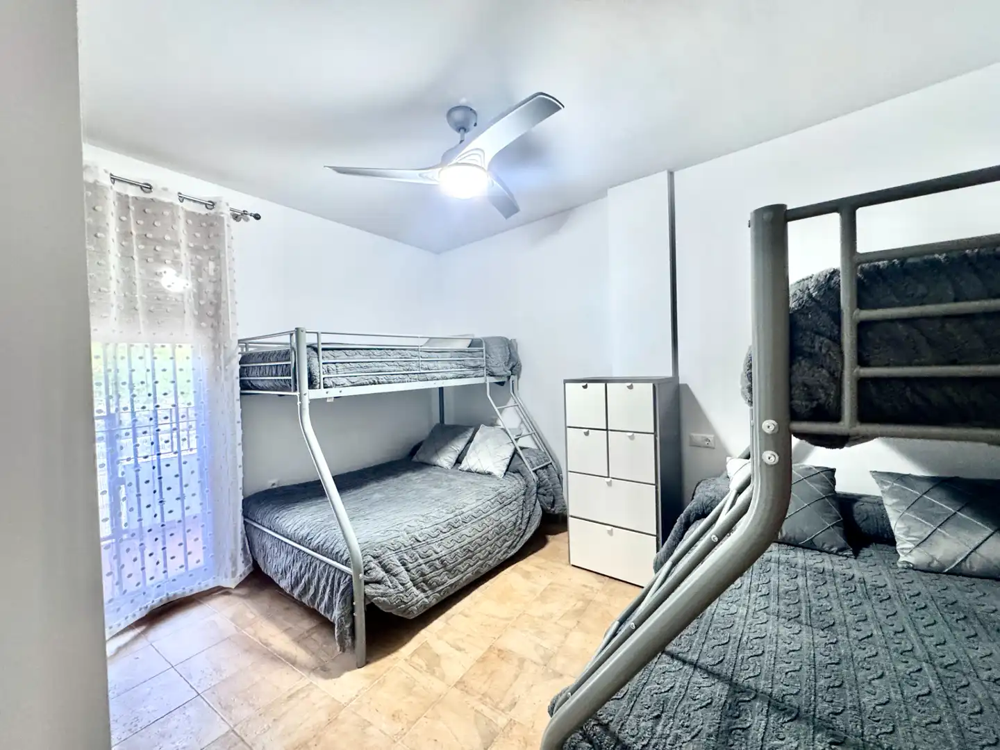 Habitación de Apartamento en venta en Paterna del Río con Terraza, Trastero y Amueblado