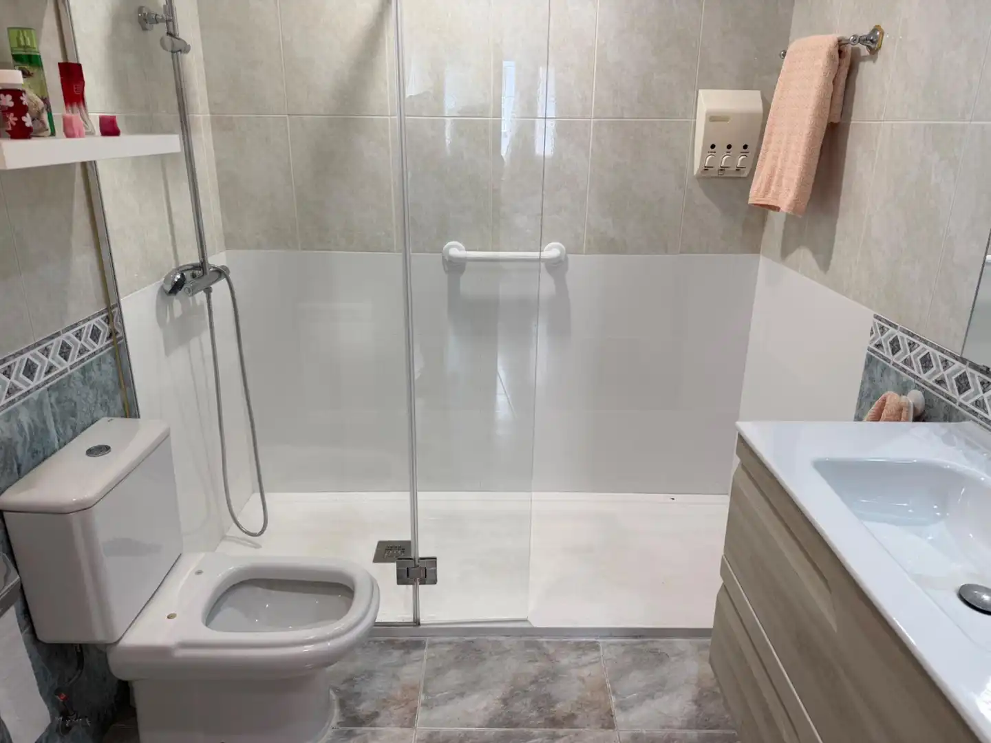 Baño de Piso en venta en Mataró con Calefacción y Balcón