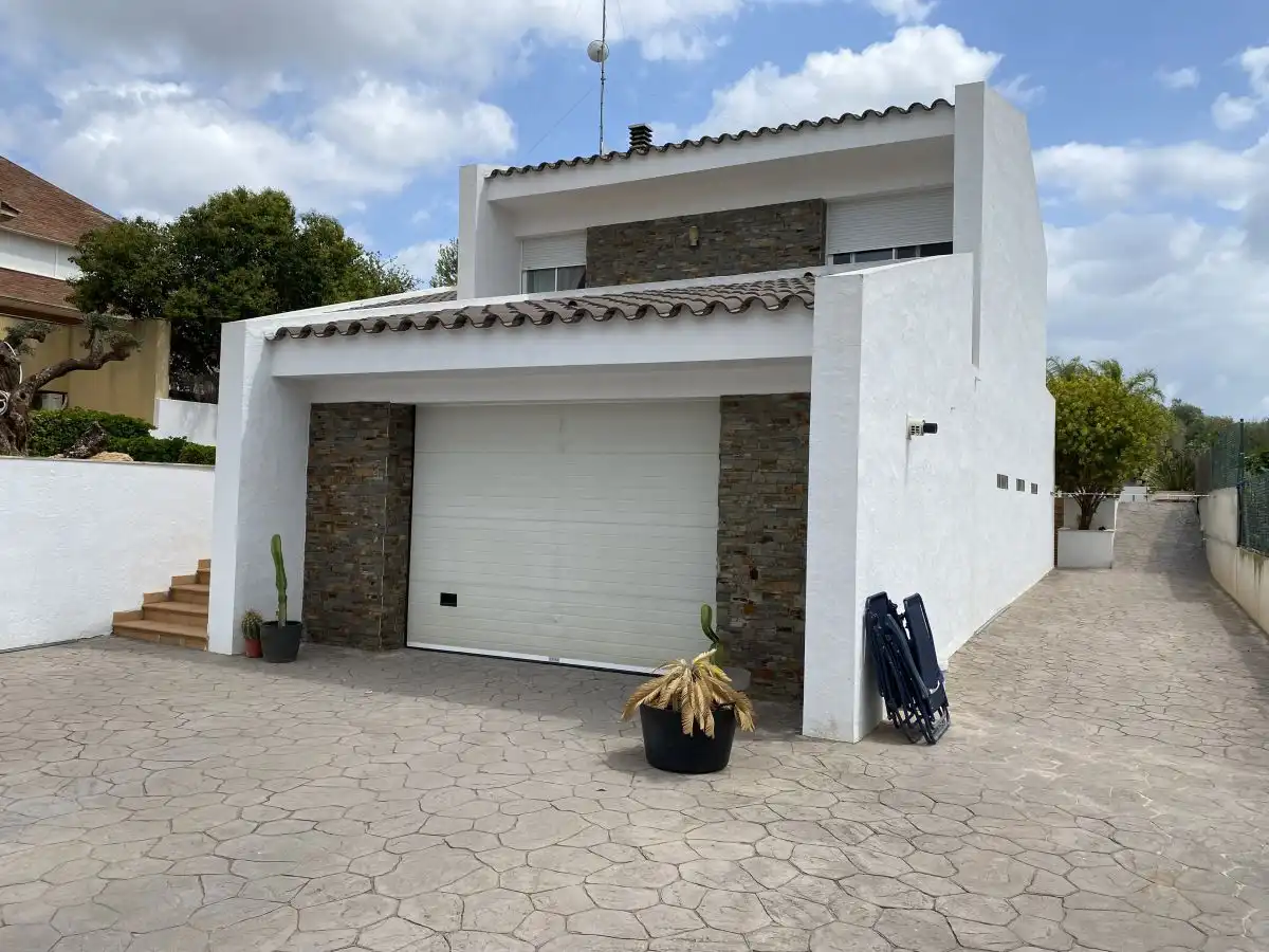 Houses for sale in Margallo, Grau - Quintanes