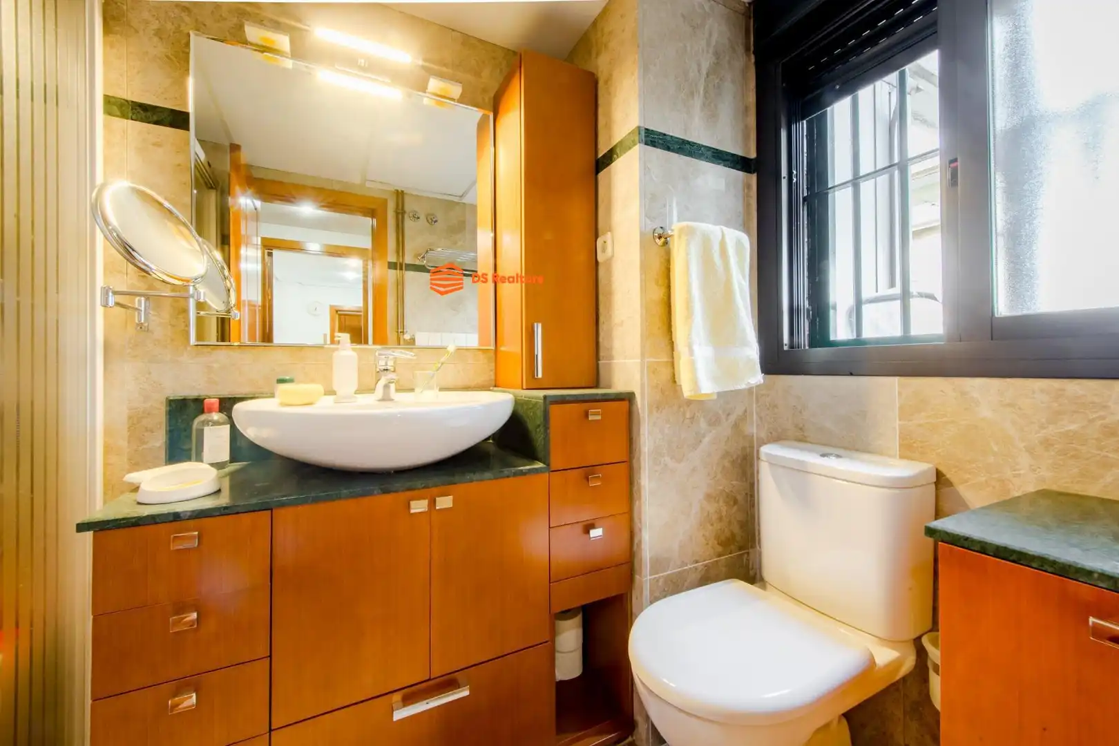 Baño de Ático en venta en Madrid con Calefacción, Amueblado y Piscina comunitaria