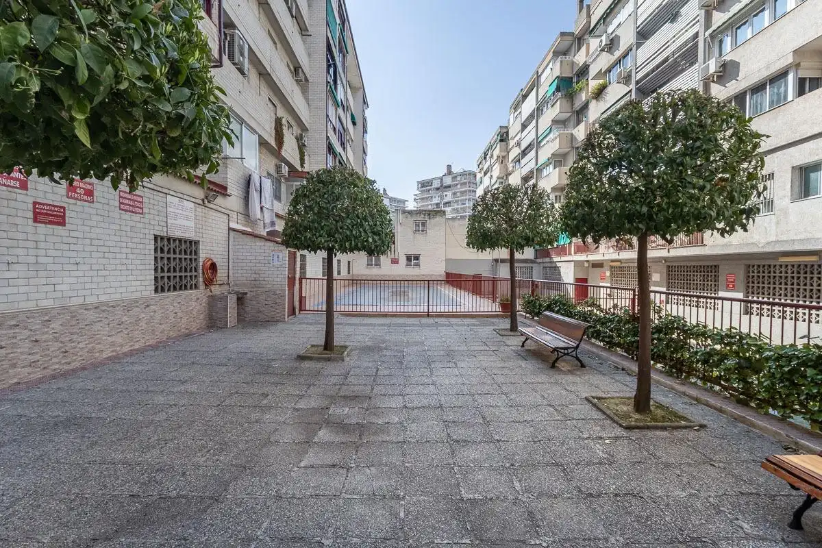 Außenansicht von Wohnung zur Miete in Granada mit Heizung und Gemeinschaftspool