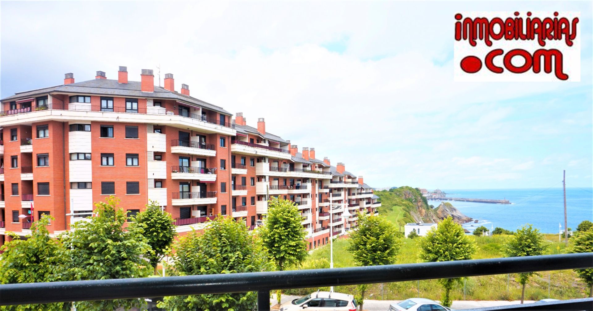 Exterior view of Flat for sale in Castro-Urdiales  with Heating, Terrace and Balcony