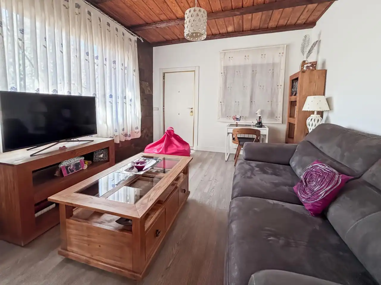 Sala d'estar de Casa o xalet en venda en El Escorial amb Calefacció, Jardí privat i Terrassa