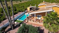 Vista exterior de Casa o xalet en venda en Orihuela amb Aire condicionat, Calefacció i Jardí privat