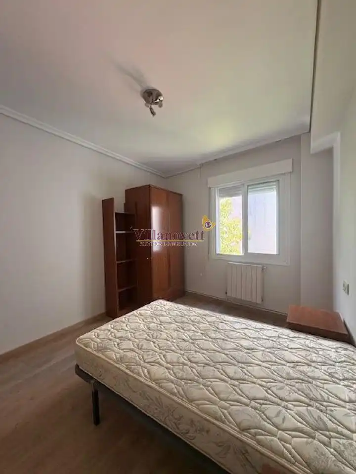 Habitación de Piso de alquiler en Vigo  con Calefacción