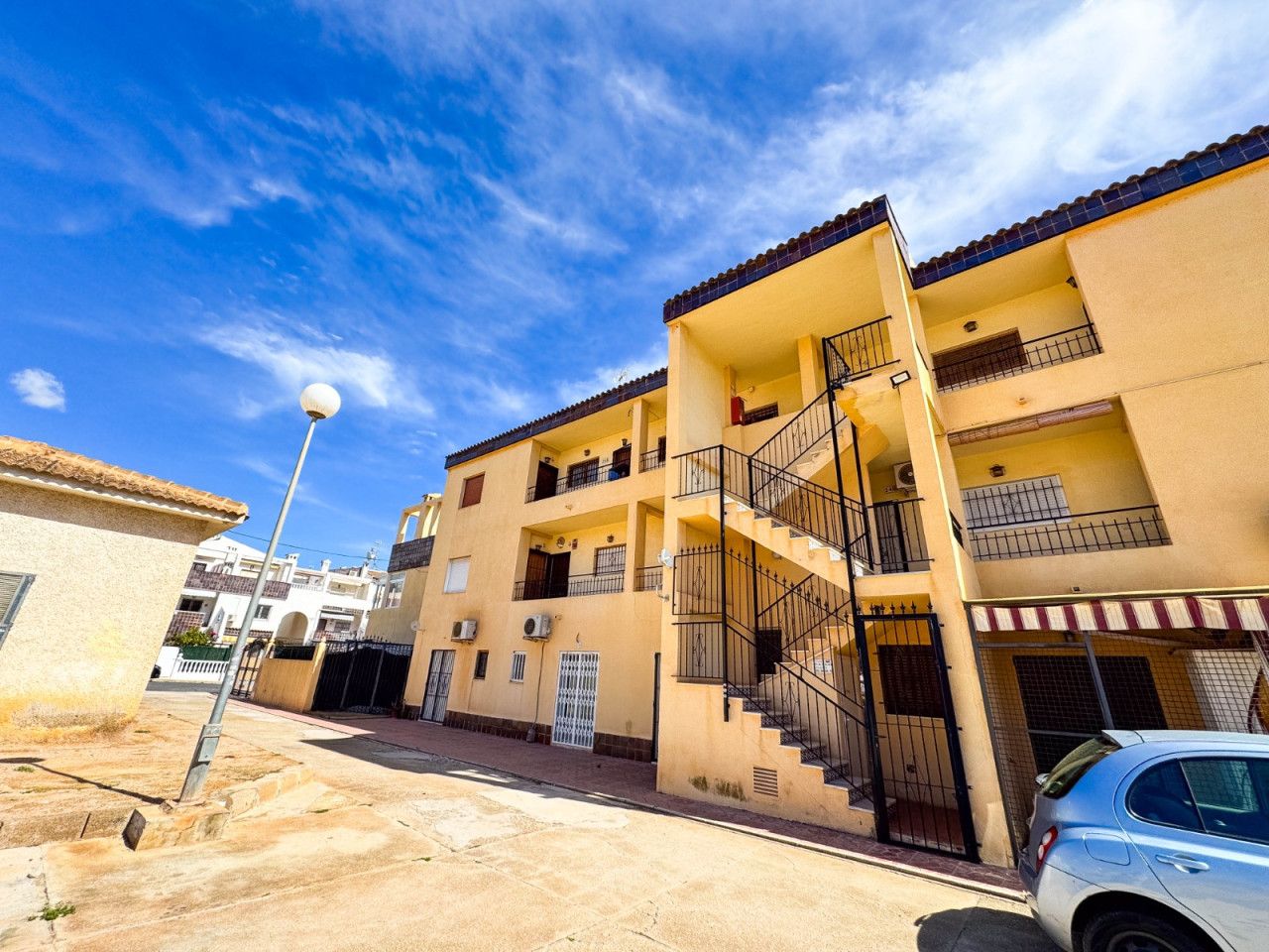 Vista exterior de Àtic en venda en Torrevieja amb Aire condicionat, Calefacció i Terrassa