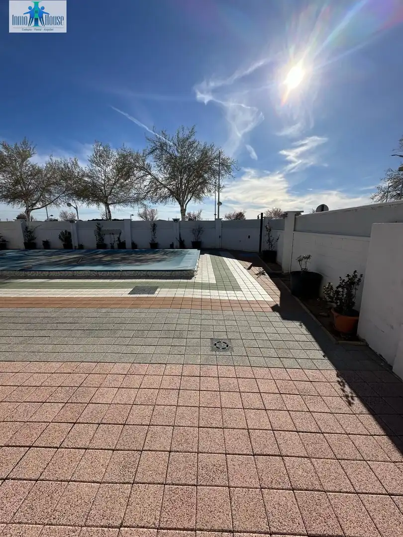 Piscina de Casa o xalet en venda en Albacete amb Aire condicionat, Jardí privat i Parquet