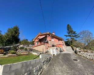 Vista exterior de Casa o xalet en venda en Parres amb Terrassa