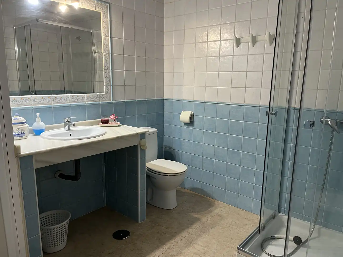 Bathroom of Flat for rent in Los Barrios  with Balcony
