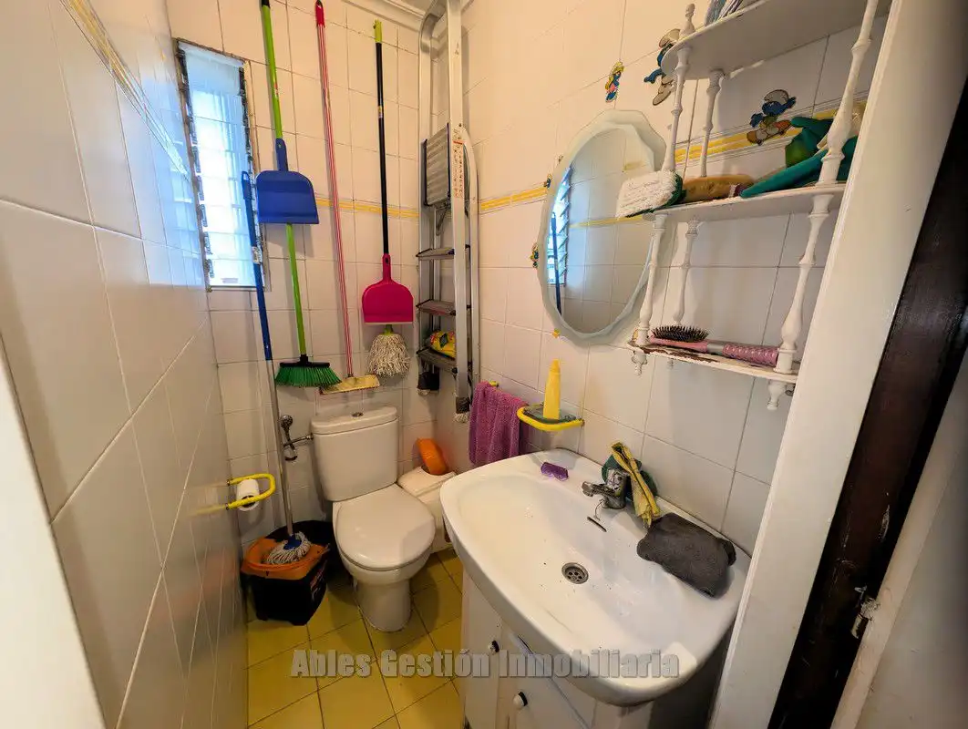 Badezimmer von Dachboden zum Verkauf in Oviedo  mit Terrasse