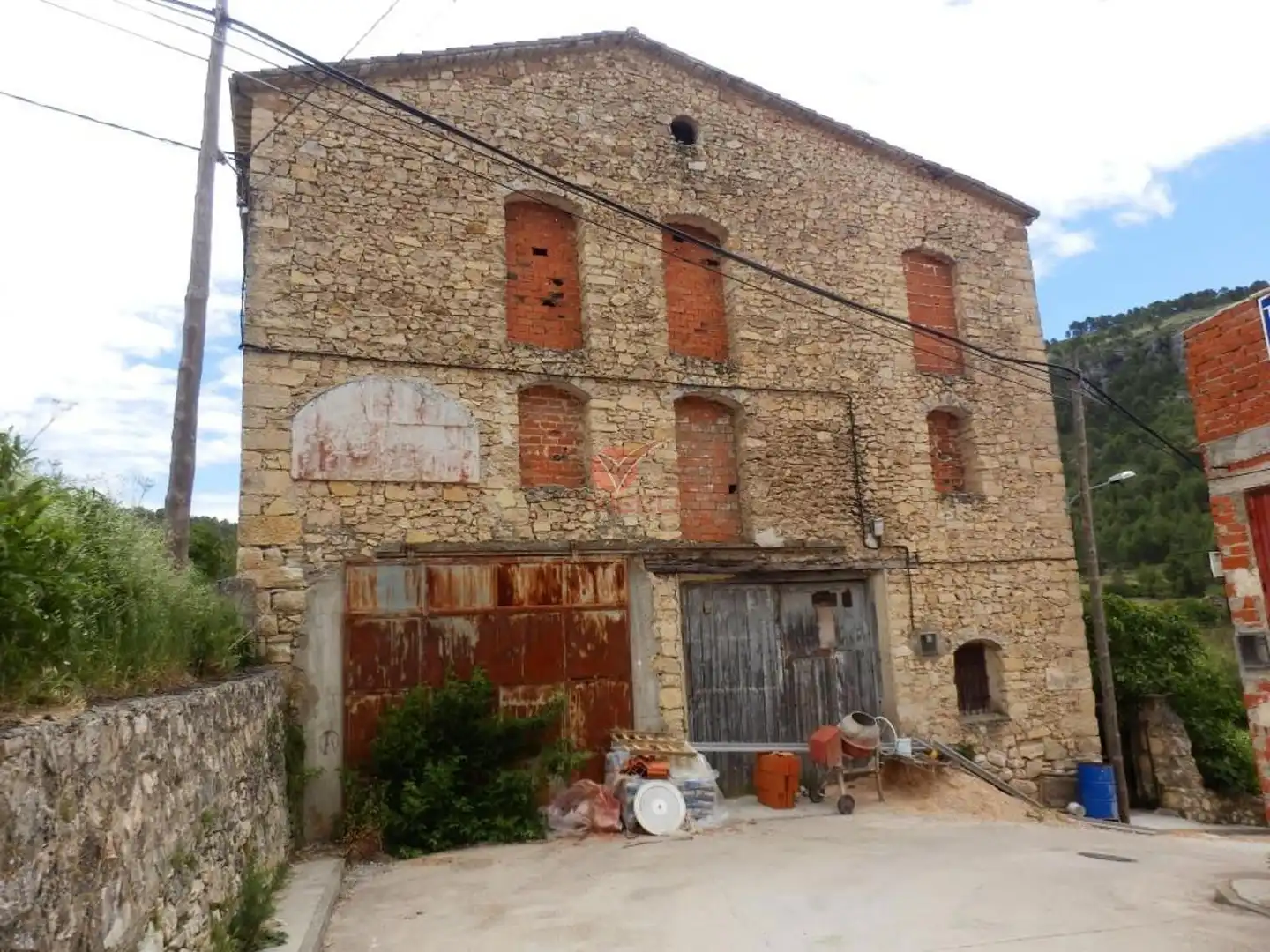 Vista exterior de Nau industrial en venda en Cañizares, Cuenca