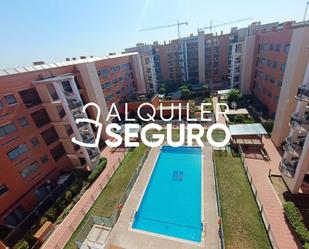 Vista exterior de Pis de lloguer en Getafe amb Calefacció, Traster i Piscina