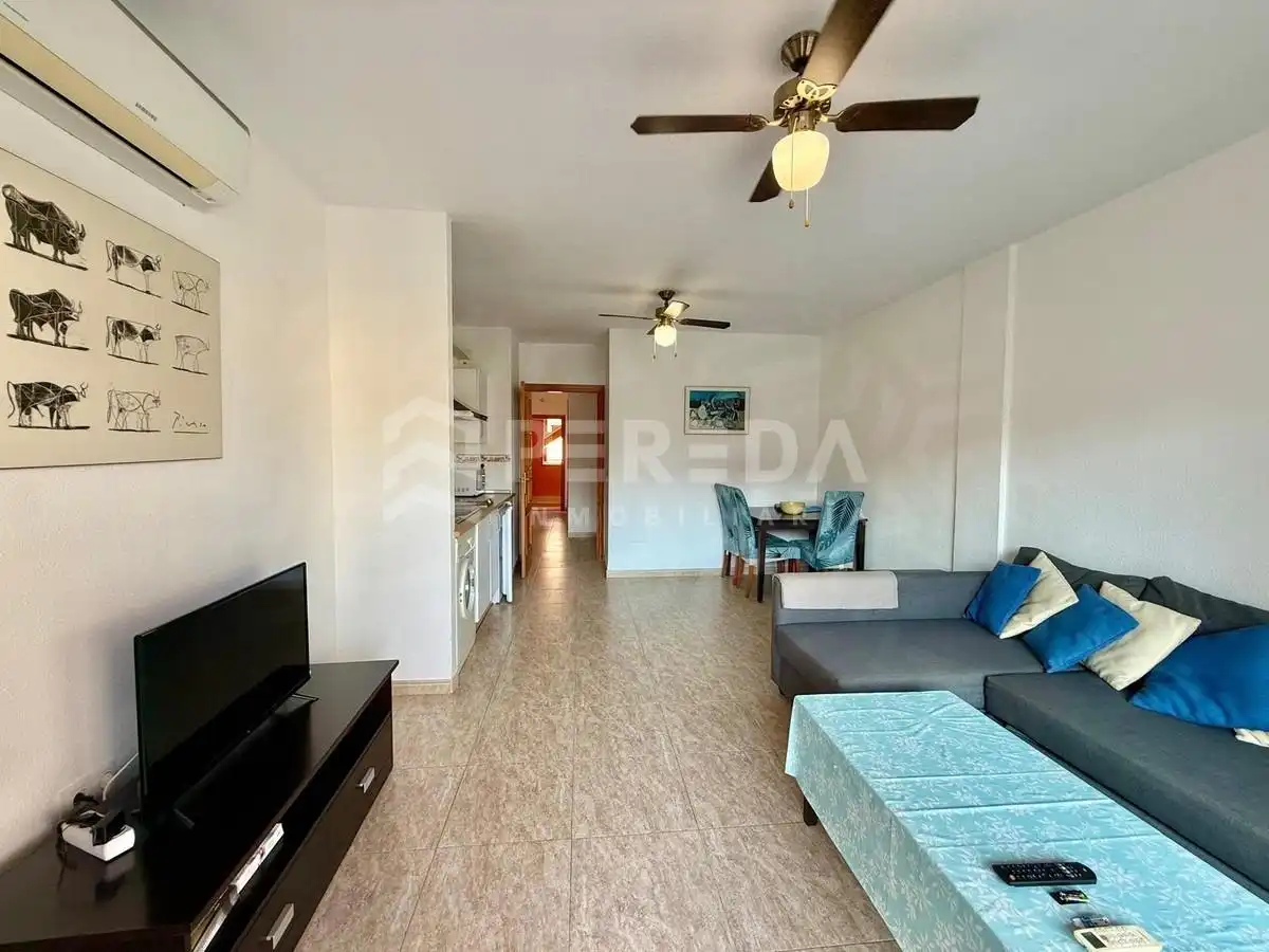 Sala d'estar de Apartament en venda en Roquetas de Mar amb Piscina comunitària