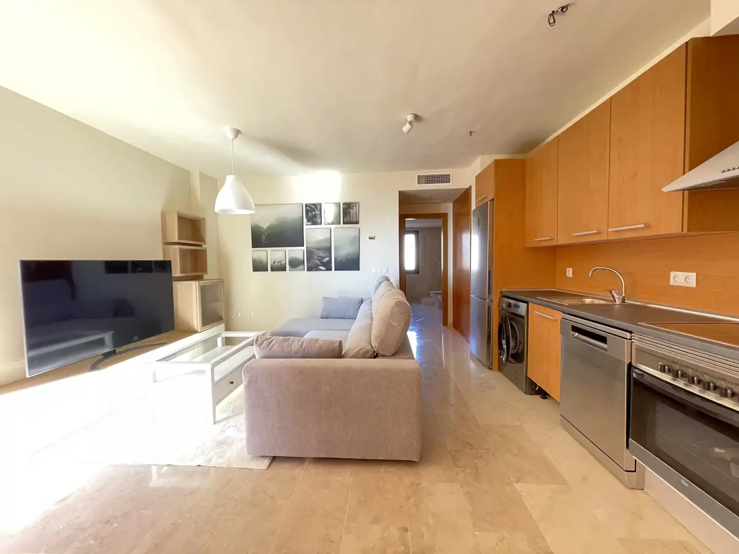 Sala d'estar de Apartament en venda en Estepona amb Aire condicionat, Terrassa i Traster
